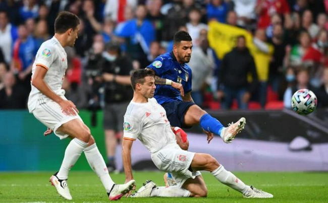 محمد شريف لاعب النادي الأهلي السابقمسيرة حافلة بالإنجازات