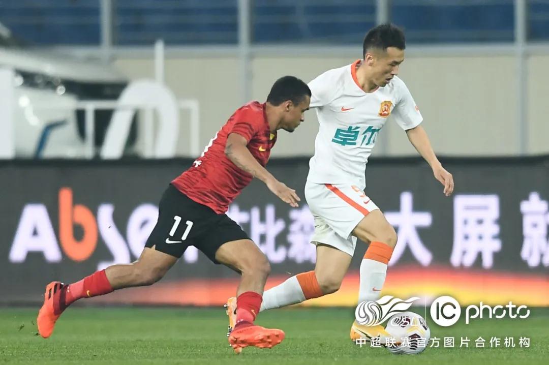 ماتشريالوليفربوللايفمواجهةأسطوريةفيدوريأبطالأوروبا